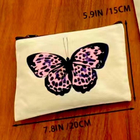 2 LEFT🆕 HARRY STYLES BUNDLE: Butterfly Canvas
Make-up Bag, Socks and 3 Stickers - Picture 2 of 5